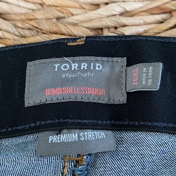 Torrid Destructed Bombshell Straight 16 X-Short - Picture 13 of 16